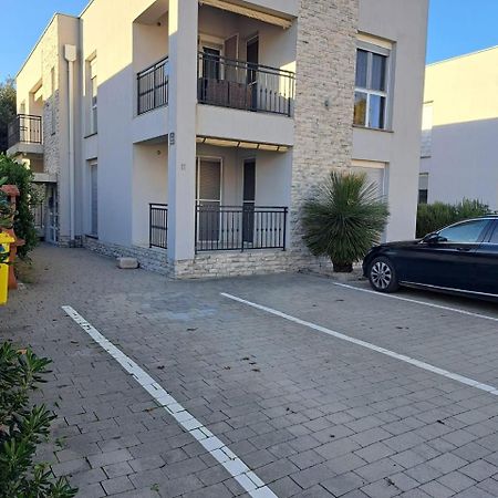 Apartman Lozancic วีร์ ภายนอก รูปภาพ