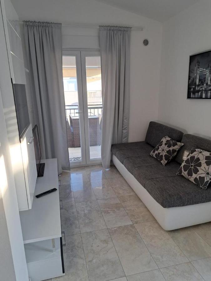 Apartman Lozancic วีร์ ภายนอก รูปภาพ