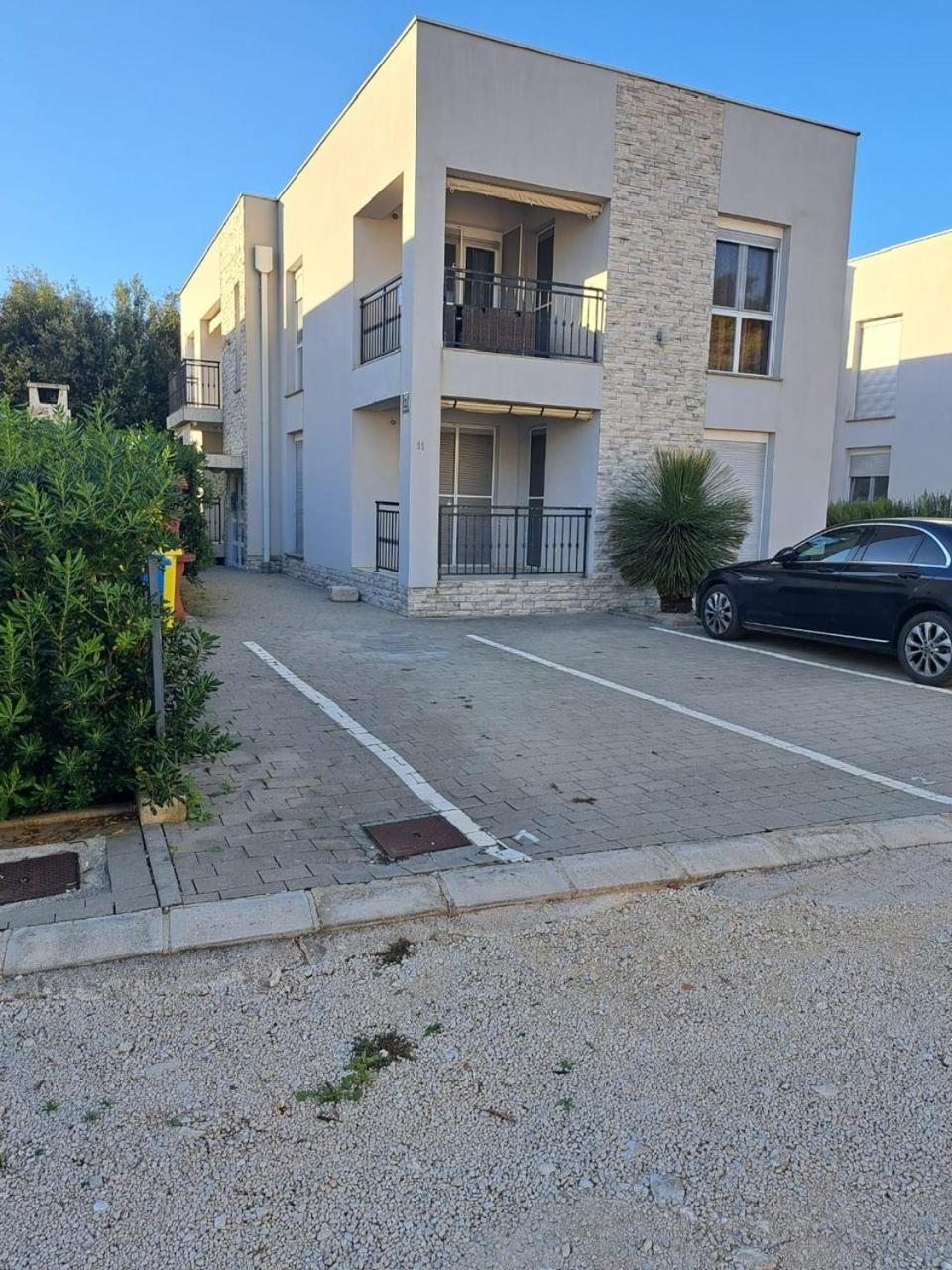 Apartman Lozancic วีร์ ภายนอก รูปภาพ