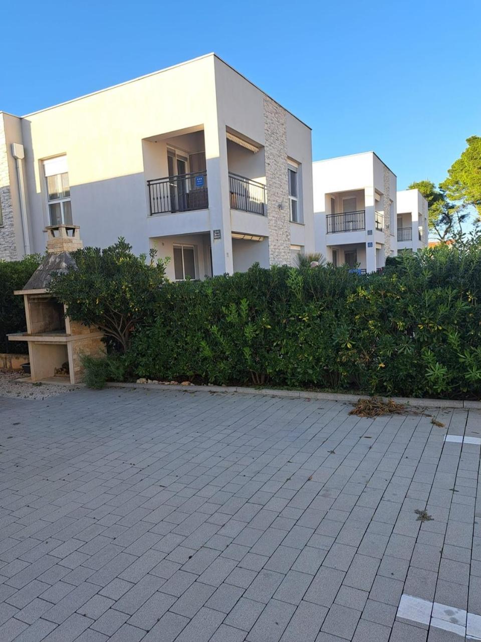 Apartman Lozancic วีร์ ภายนอก รูปภาพ